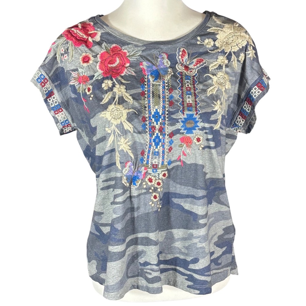 Johnny Was Florence Camo T-Shirt Womens S Grey Floral Embroidered Cap Sleeve